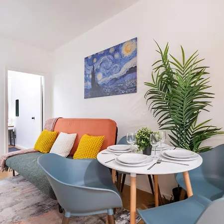 2 Bedroom Paradise In Hells Kitchen Manhattan